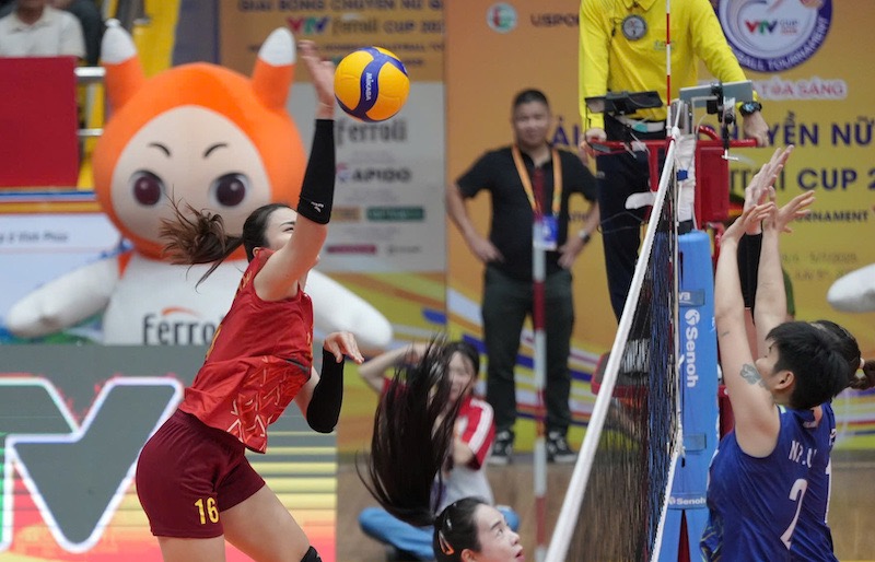 U21 Viet Nam gap nhieu bat loi truoc cac cau thu kinh nghiem. Anh: VFV