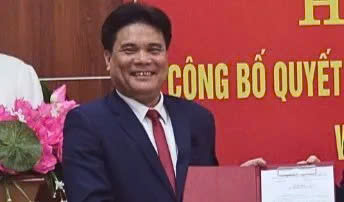 Nguyen Thanh Son 씨(Lang Son 지방 법무부 전 국장)에게 징계가 제안되었습니다. 사진: Duy Chien