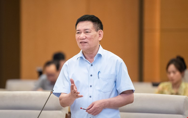 Deputy Prime Minister Ho Duc Phoc is Head of the Central Steering Committee for reforming salary policies, social insurance and incentives for meritorious people. Photo: Pham Dong