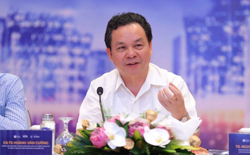 Mr. Hoang Van Cuong - Member of the National Assembly's Finance and Budget Committee said that the Livehouse real estate type can be a model to help reduce real estate prices. Photo: Tran Khang.