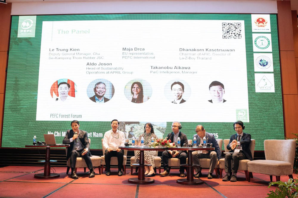 책임 있는 산림 자원 관리에 관한 PEFC 2025 임업 포럼에서 전문가들과의 토론 부분. 사진: DN 제공