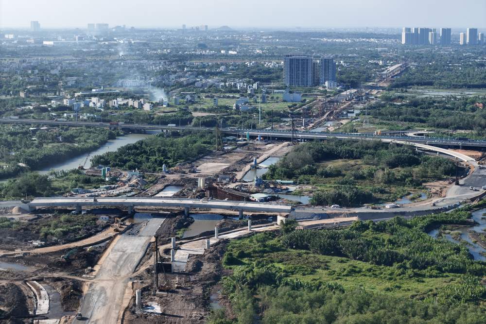 TPHCM - Long Thanh - Dau Giay高速道路とNhon Trach橋(コンポーネント1Aプロジェクトに属)を結ぶ誘導路は、2025年9月末に完成する予定です.