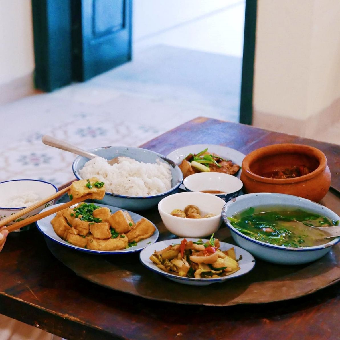 The menu at the restaurant includes familiar dishes from the Northern countryside. Photo: Thanh Thuy