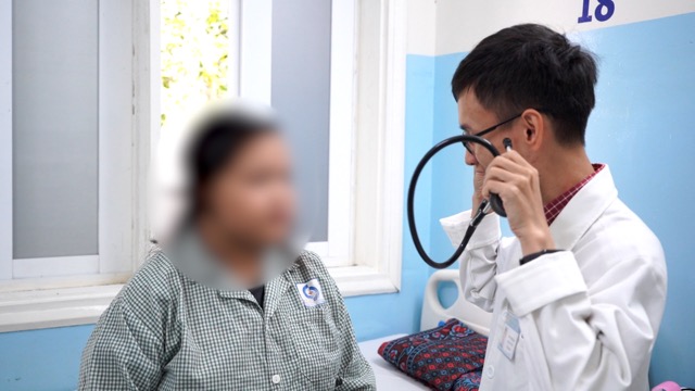 患者は肥満のためECMOの救急治療を受けなければなりません。写真:病院提供