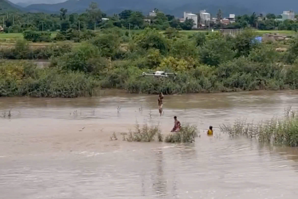 Gia Lai의 두 어린이는 농부의 재치 덕분에 위험에서 벗어났습니다. 사진: Tran Van Nghia