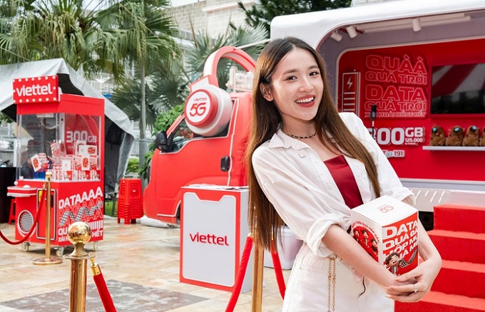 Moi day, voi chuyen xe cong nghe 5G, Viettel da mang den trai nghiem so cho nguoi dan mien Tay ngay tai cho, truong hoc, cong vien va khu dan cu.