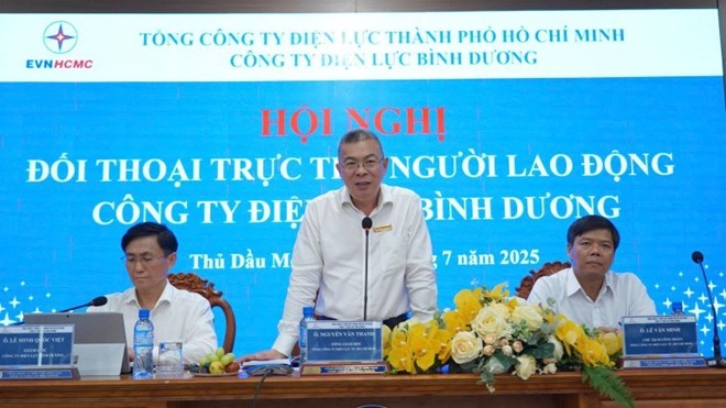 Đối thoại, giải đáp các thắc mắc của người lao động khi sáp nhập công ty điện lực