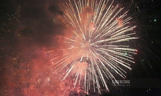 Bắc Ninh tổ chức chương trình nghệ thuật và bắn pháo hoa vào tối 4.7 mừng sự kiện thành lập tỉnh Bắc Ninh mới. Ảnh: Anh Tú