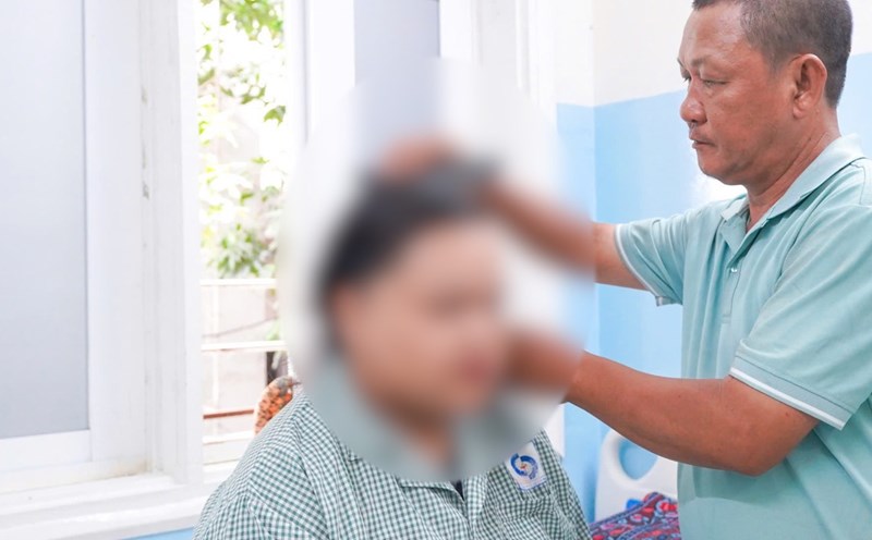 The patient is out of danger and recovering after being hospitalized for obesity. Photo: Nguyen Ly