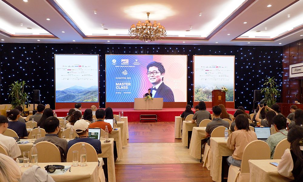 Lop hoc dien anh chuyen sau (Master Class) cua dao dien Kang Je Kyu tai Lien hoan phim chau A Da Nang. Anh: Ngo Huyen