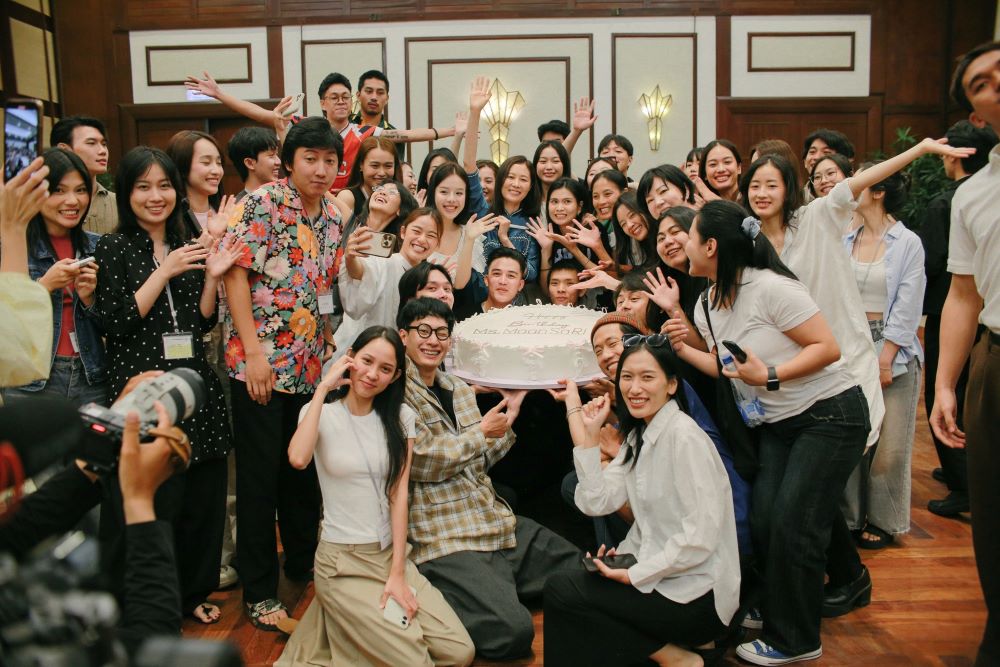 Hoc vien tai workshop Uom mam tai nang bi mat chuan bi mot mon qua mung sinh nhat nu dien vien Moon So-ri. Anh: BTC