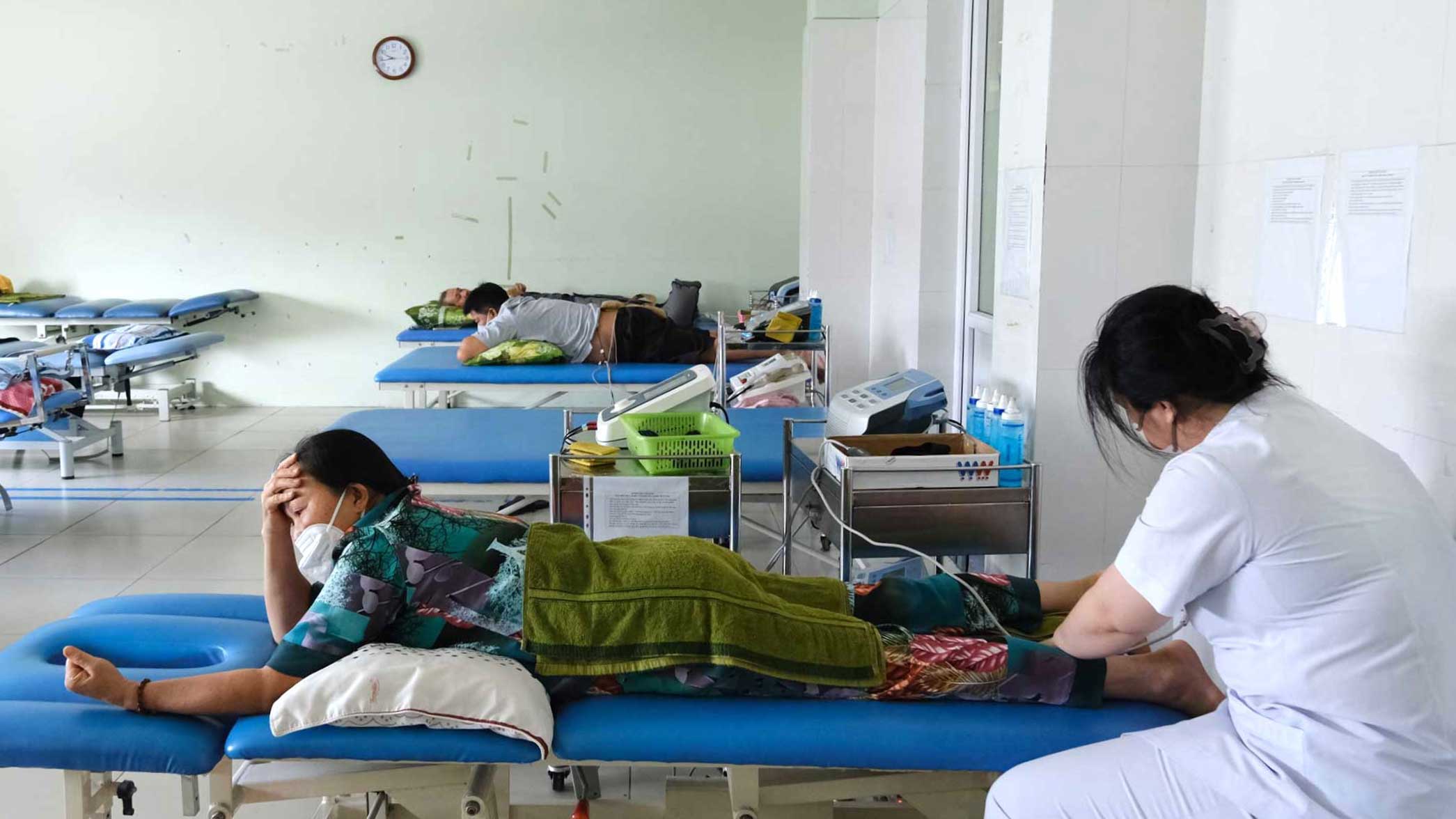 The initial symptoms of osteoporosis are quite poor.