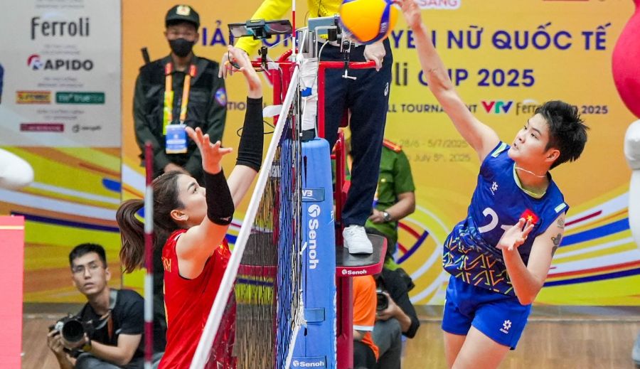 Diem manh cua Phuong Quynh la tan cong mot chan sau dau, bat chan hieu qua. Anh: Bong chuyen Viet Nam