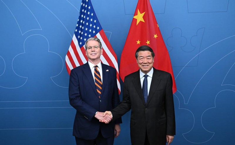Chinese Deputy Prime Minister He Lap Phong and US Treasury Secretary Scott Bessent before the trade tax negotiation round in Stockholm, Sweden, on July 28, 2025. Photo: Xinhua