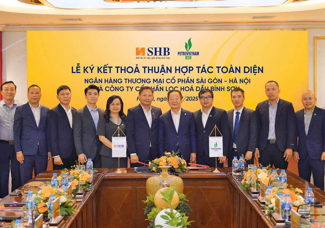 Dong thoi, SHB da va dang tiep tuc hop tac toan dien voi cac doi tac chien luoc la cac Tap doan kinh te lon Nha nuoc & tu nhan trong nuoc va quoc te. Anh: SHB
