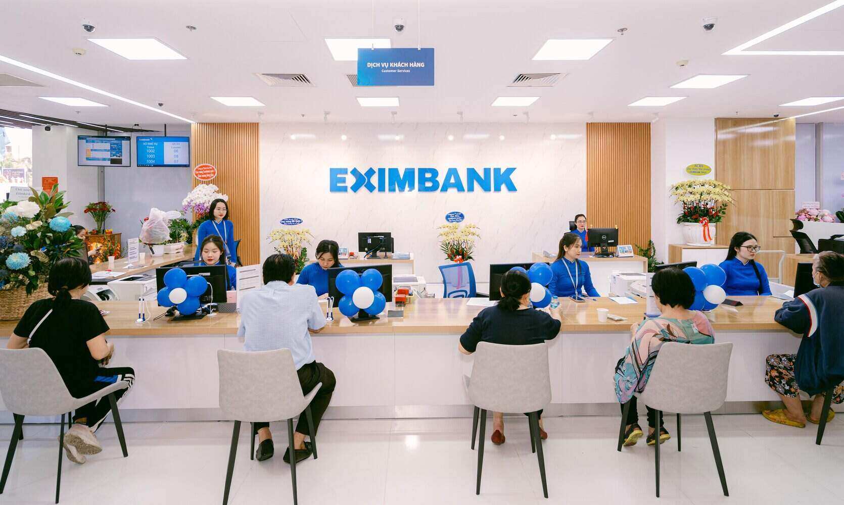 Quy mo khach hang Eximbank khong ngung tang len. Anh: EIB
