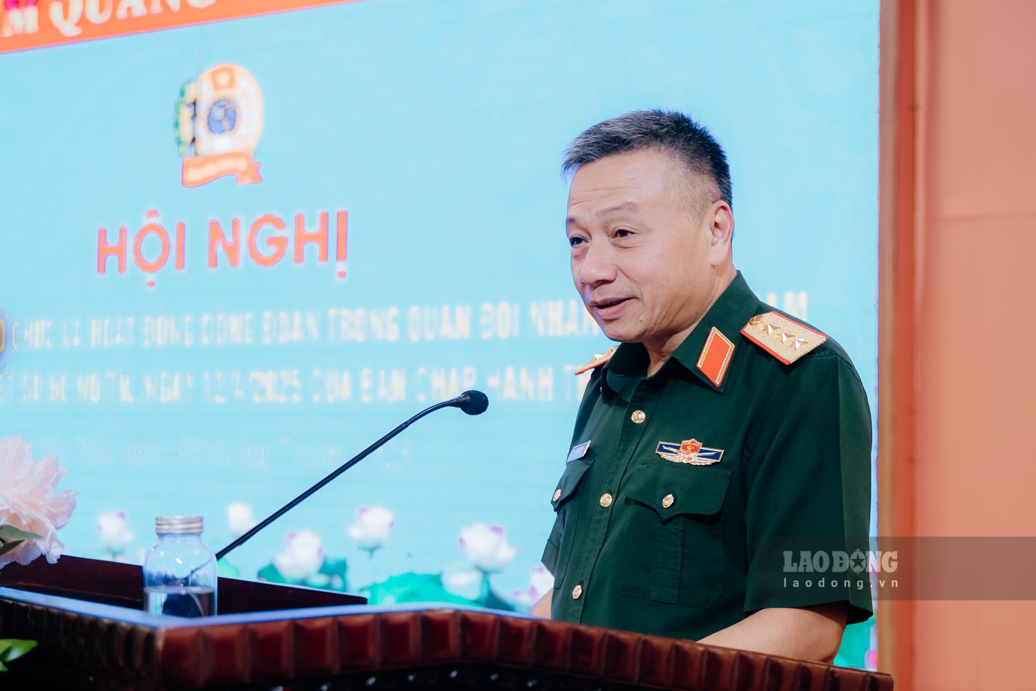 Thuong tuong Le Quang Minh chu tri Hoi nghi. Anh: Den Phu