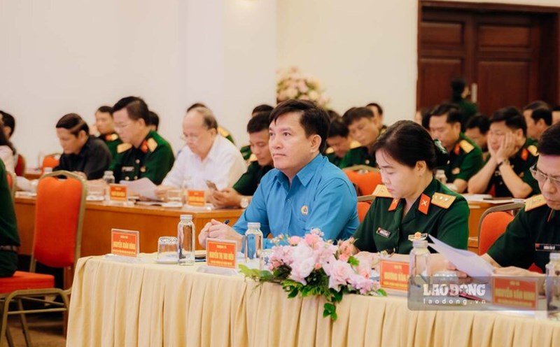 Vice President of the Vietnam General Confederation of Labor Nguyen Xuan Hung attended the Conference to disseminate and implement the organization and activities of Trade Unions in the Vietnam People's Army. Photo: Phu Temple