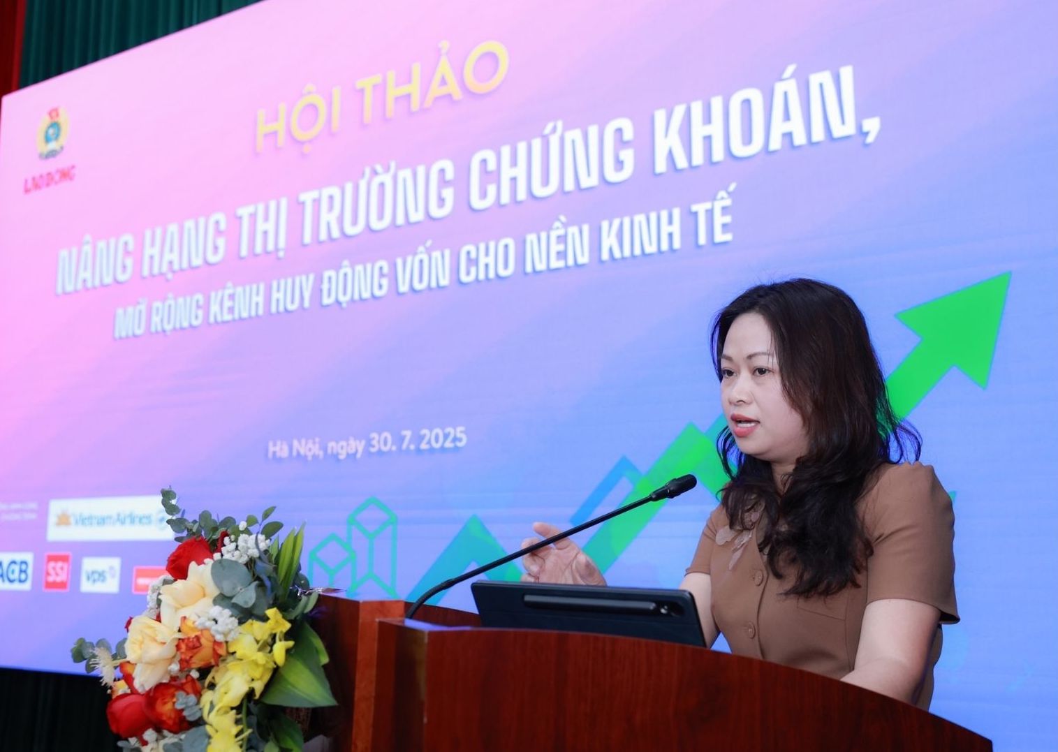 Ba Pham Thi Thuy Linh - Truong Ban Phat trien thi truong chung khoan - Uy ban Chung khoan Nha nuoc. Anh: Hai Nguyen