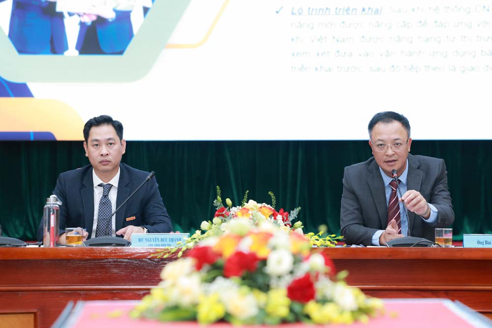 Chu toa dieu hanh Hoi thao Nang hang thi truong chung khoan, mo rong kenh huy dong von cho nen kinh te. Anh: Hai Nguyen