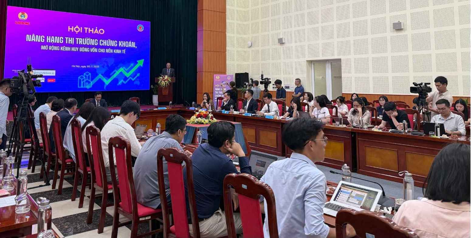 Quang canh Hoi thao “Nang hang thi truong chung khoan, mo rong kenh huy dong von cho nen kinh te“. Anh: Hai Nguyen