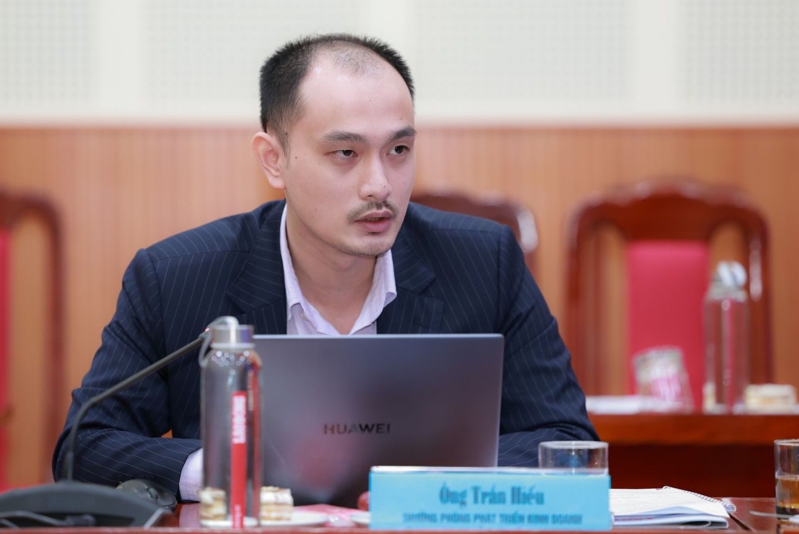 Ong Tran Hieu - Truong phong phat trien kinh doanh, Cong ty TNHH Quan ly quy Mirae Asset (Viet Nam) - tra loi cau hoi cua phong vien. Anh: Hai Nguyen