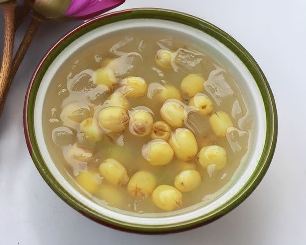 Le the aux graines de lavande et au sucre aide a rafraîchir efficacement pendant les chaudes journees d'ete. Photo : Thu Lan