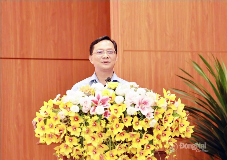Uy vien Ban Thuong vu Tinh uy, Pho Chu tich Thuong truc Uy ban MTTQ Viet Nam tinh Dong Nai Ha Anh Dung phat bieu tham luan ve ket qua sap xep mo hinh Uy ban MTTQ Viet Nam 2 cap tinh va xa. Anh: Cong Nghia