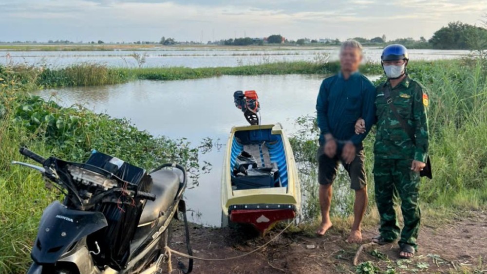 Ban Chỉ huy Bộ đội Biên phòng tỉnh An Giang đã bắt giữ 1 vụ buôn lậu thuốc lá. Ảnh: Biên phòng cung cấp