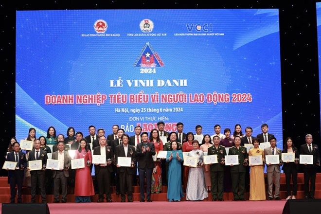 Một hình ảnh tại Lễ vinh danh Doanh nghiệp Tiêu biểu vì người lao động 2024. Ảnh: Hải Nguyễn