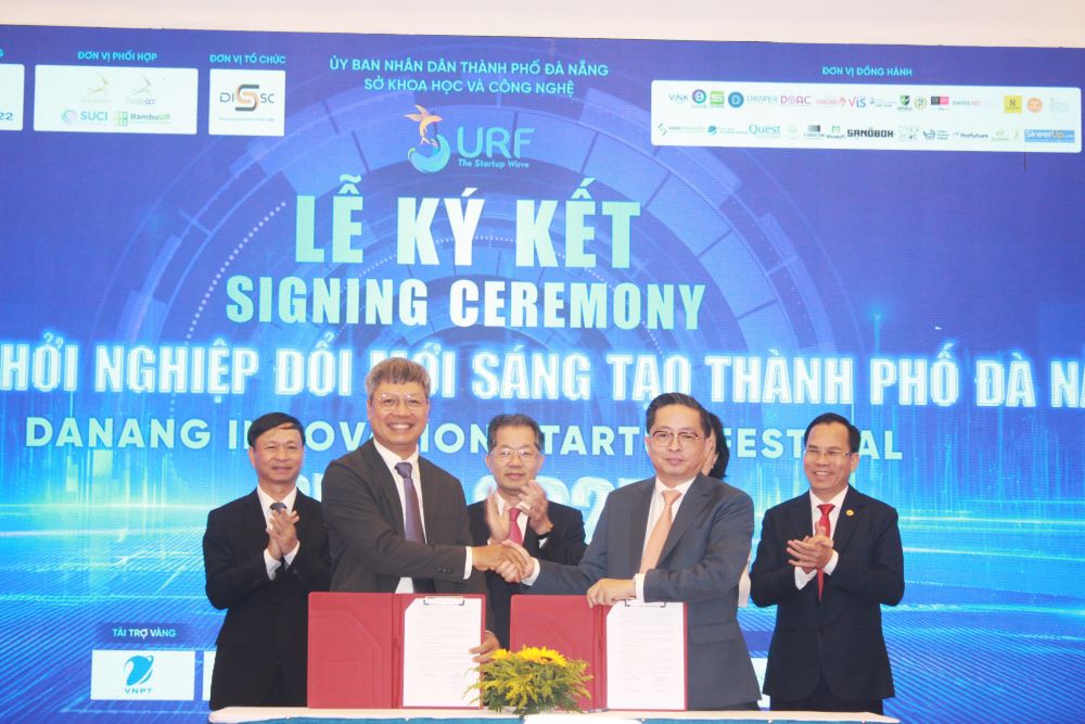 다낭시 인민위원회와 CT 그룹 간의 협력 계약 체결. 사진: 쩐 티