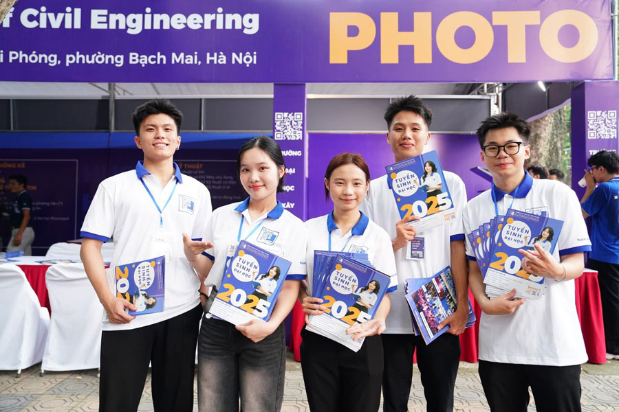 Forecast of the benchmark scores of Hanoi University of Construction in 2025. Photo: School