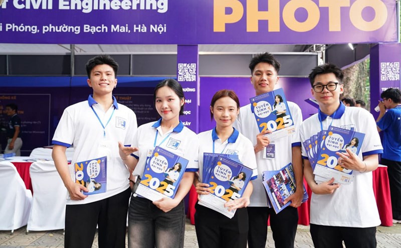 Forecast of the benchmark scores of Hanoi University of Construction in 2025. Photo: School