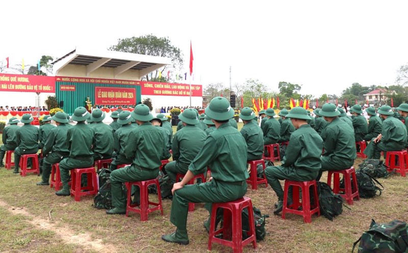 The Commune-level Military Command manages the health books of reserve officers from July 1, 2025, according to the Decree that has just come into effect. Photo: Hung Tho