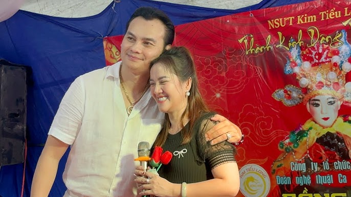 Meritorious Artist Kim Tieu Long and his daughter Vu Linh. Photo: Dong Hoang.