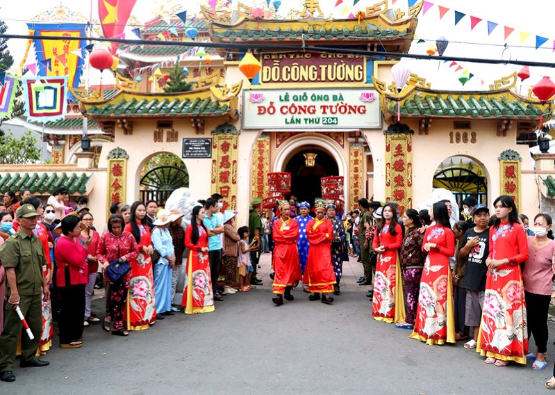 Cung voi cac nghi thuc ruoc sac co truyen... chac chan khong chi mang lai cam xuc hao hung, tri an cho du khach, ma con goi mo cho nhung lien ket du lich trong tuong lai. Anh: Duong Cam