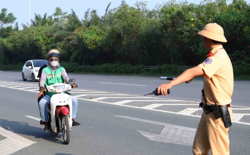Expressways are not for motorbikes, it is necessary to immediately stop intentional "road mischief"
