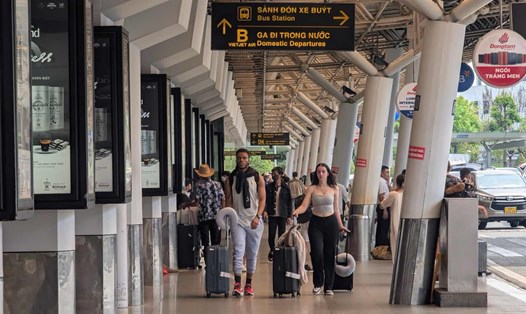 Cảng hàng không quốc tế Tân Sơn Nhất là một trong những sân bay bận rộn nhất khu vực. Ảnh: Anh Tú