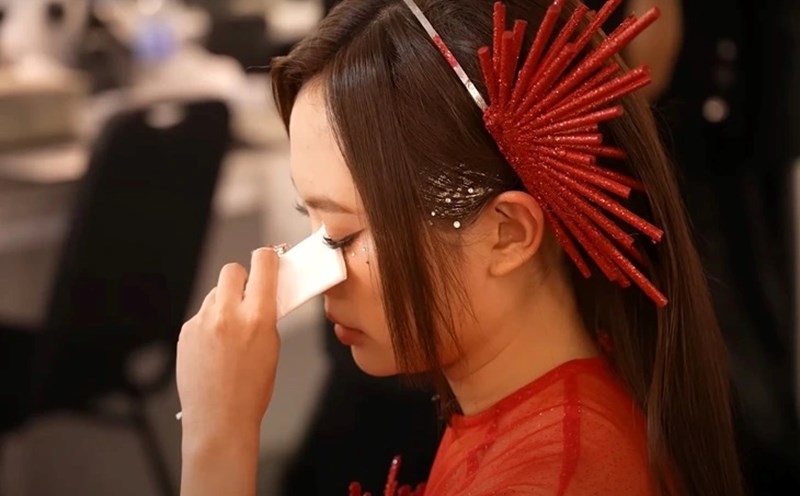 Phuong My Chi burst into tears behind the Sing! Asia. Photo: Character provided