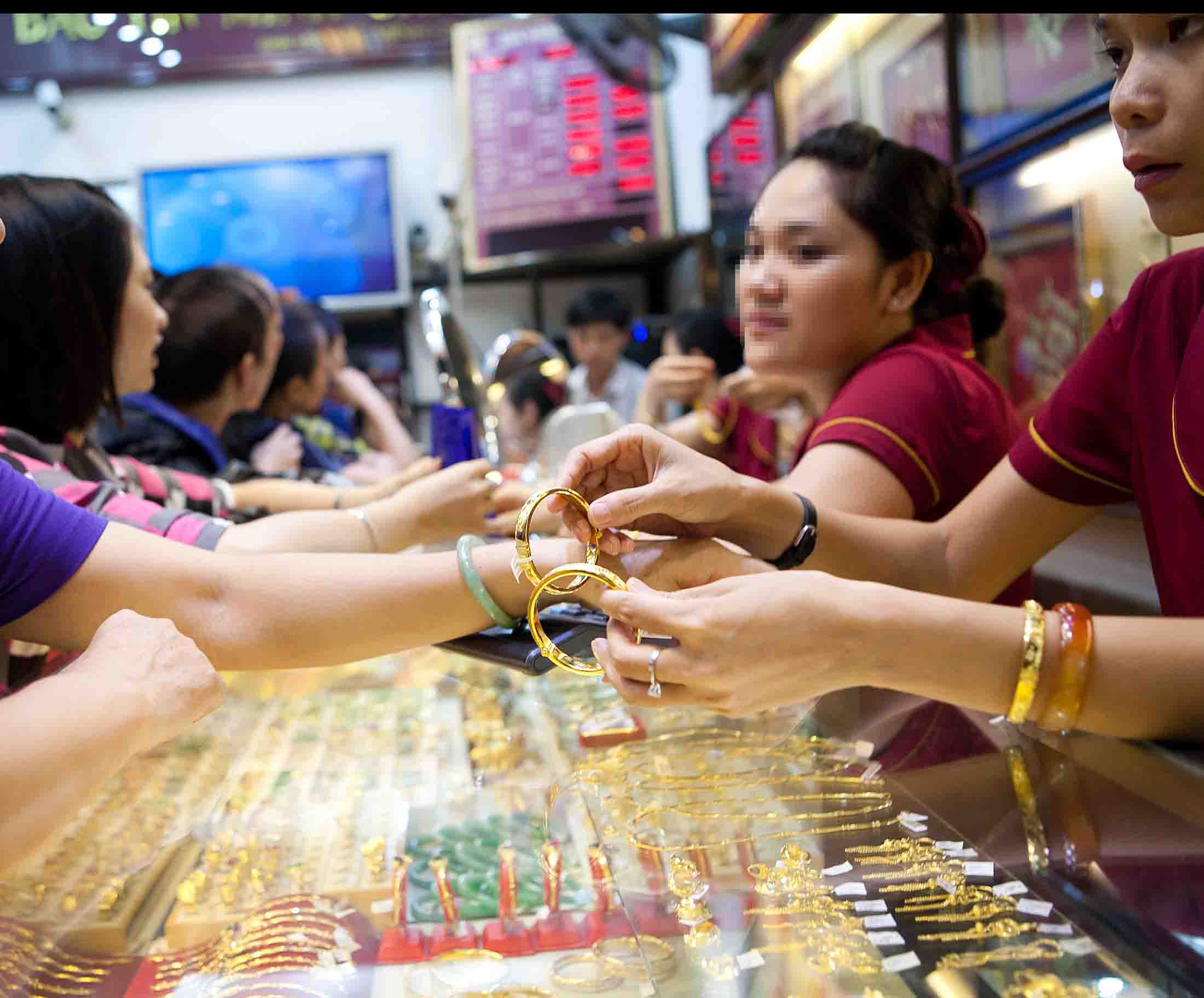 The State Bank informs about solutions to manage gold prices in the coming time. Photo: Hai Nguyen.