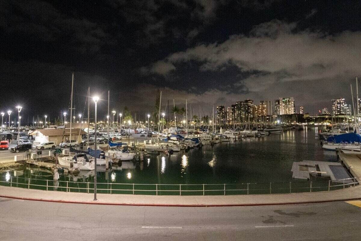 러시아 극동 해안에서 발생한 리히터 규모 3.8의 지진 후 알라 웨이 브리지 와이키키 브리지 오아후 브리지 하와이 당국은 쓰나미 경보를 발령했습니다. 사진: AFP