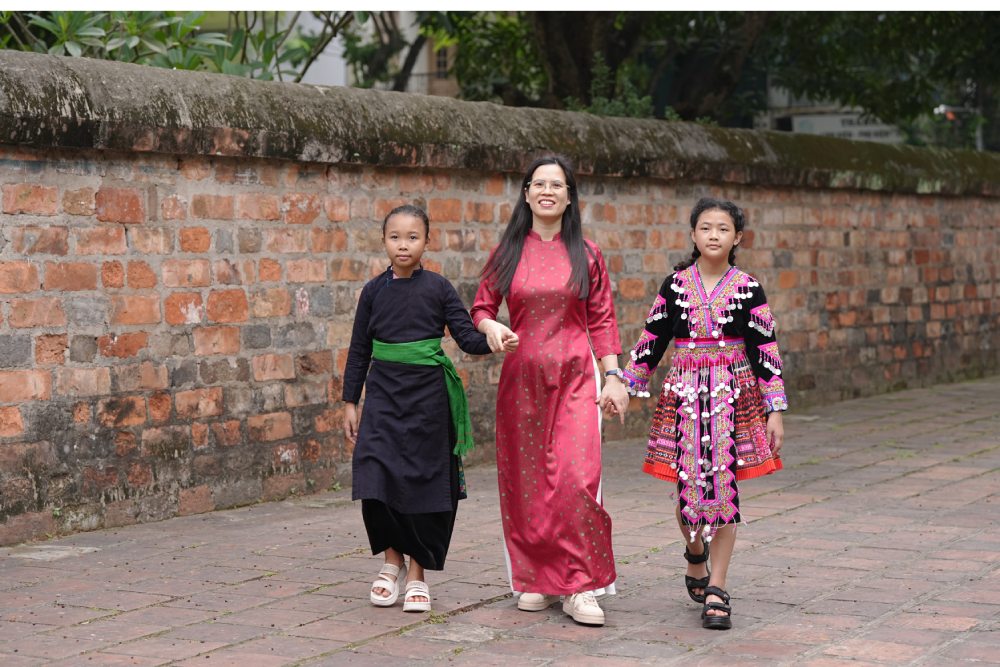 Cha me chinh la tam guong lon nhat cho con cai ve viec yeu ban than