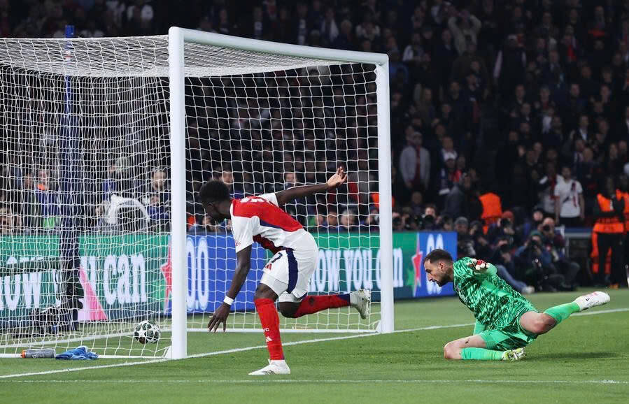 Phong do cua Donnarumma khong thuc su khien Enrique yen tam. Anh: AFP