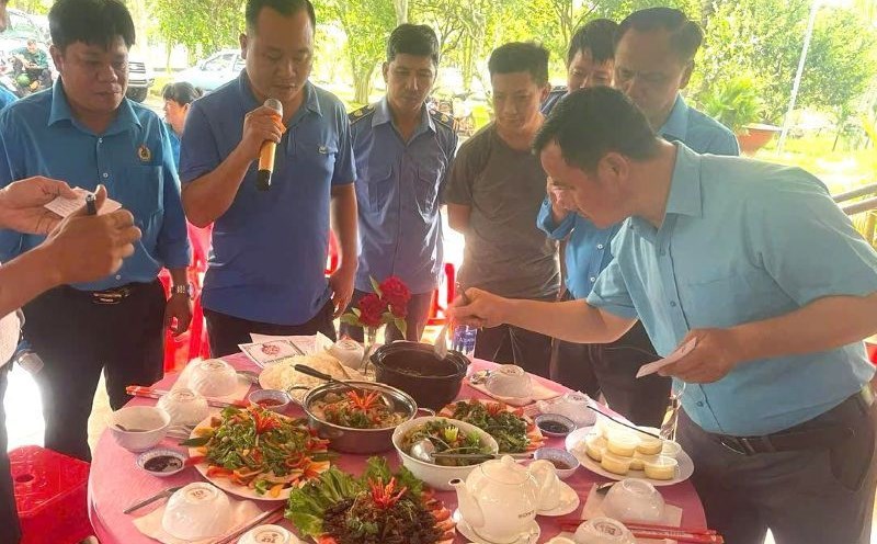 The grassroots trade union under the Dong Nai Rubber Corporation Trade Union organized a culinary competition to encourage and motivate union members and workers. Photo: Duc Long