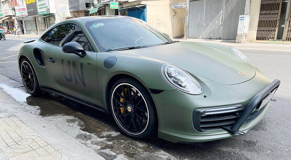 El extraño Porsche 911 Turbo S 991 modificado para resistir golpes aparece en las calles de Ciudad Ho Chi Minh. Foto: Liem Nguyen