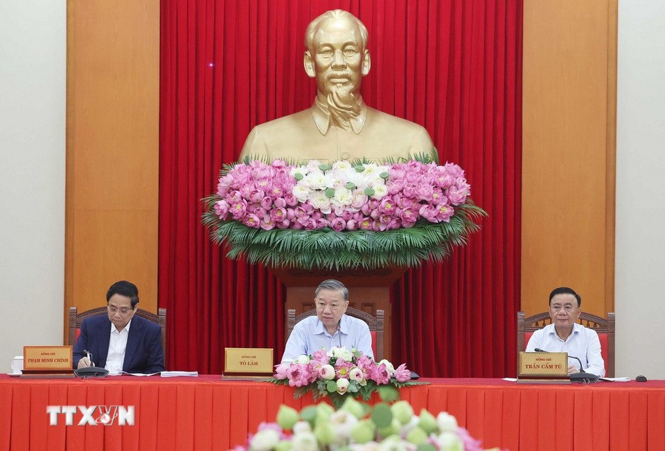 General Secretary To Lam chaired a working session on draft documents of the 14th National Congress. Photo: VNA