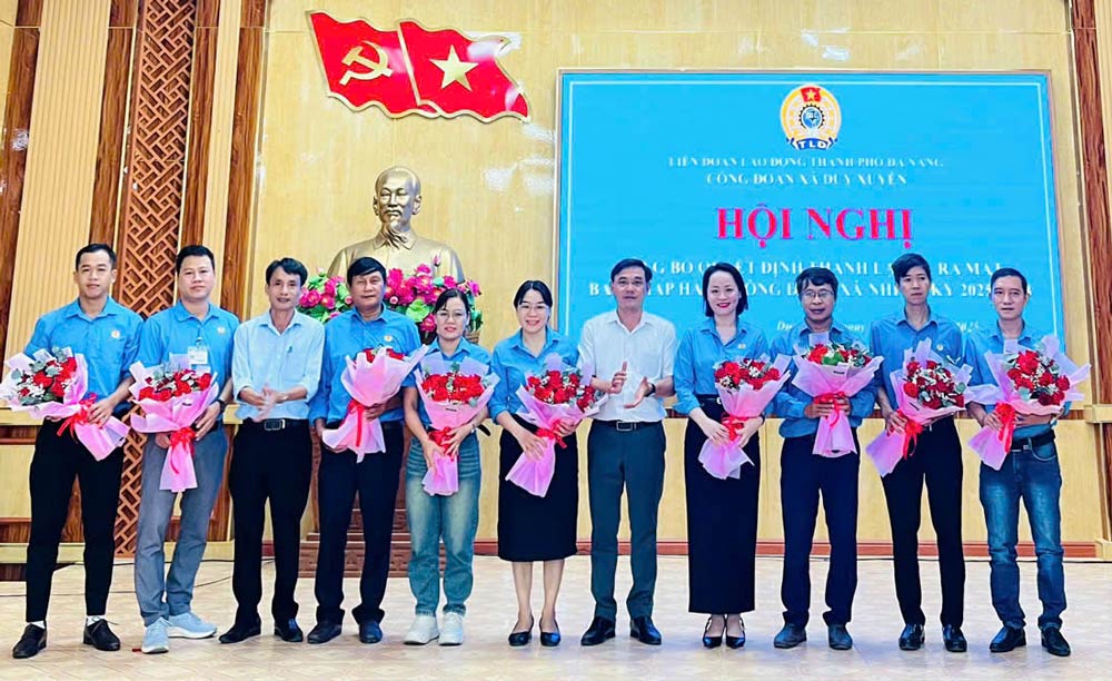 다낭시 Duy Xuyen 코뮌 노동조합 집행위원회 출범식. 사진: Tra Van