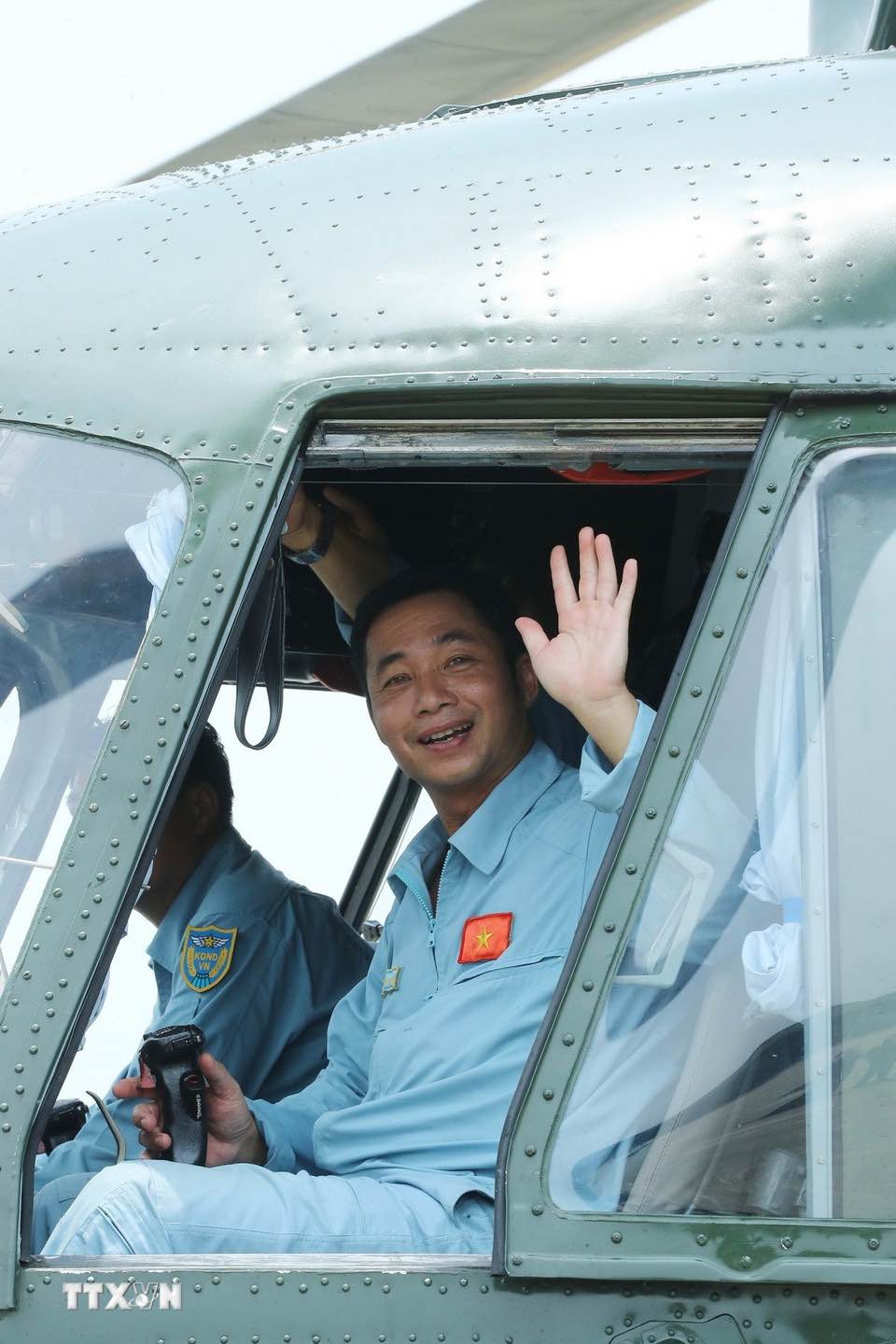 Niem vui cua phi cong tro ve san bay sau khi thuc hien nhiem vu. 