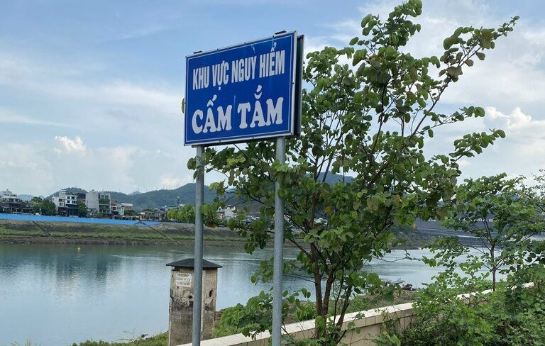 Vung ha du Thuy dien Hoa Binh co khu vuc nuoc sau, chinh quyen da cam bien canh bao nguy hiem. Anh: Yen San