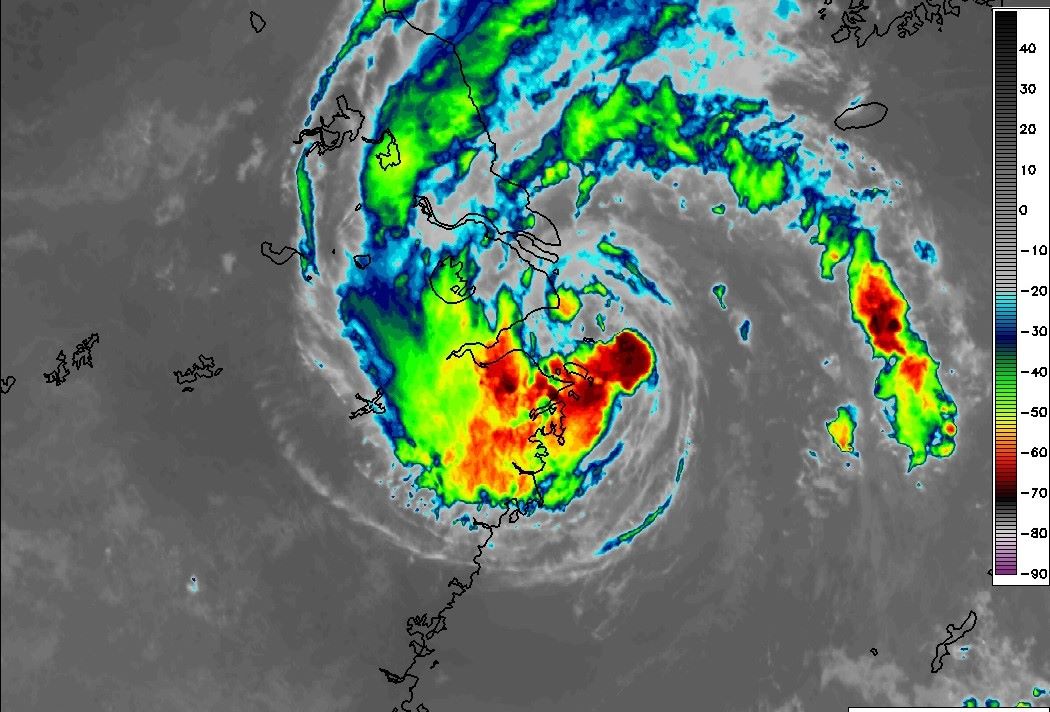 7월 31일 열대 저기압으로 약화된 코메이 태풍 사진: Weathererds